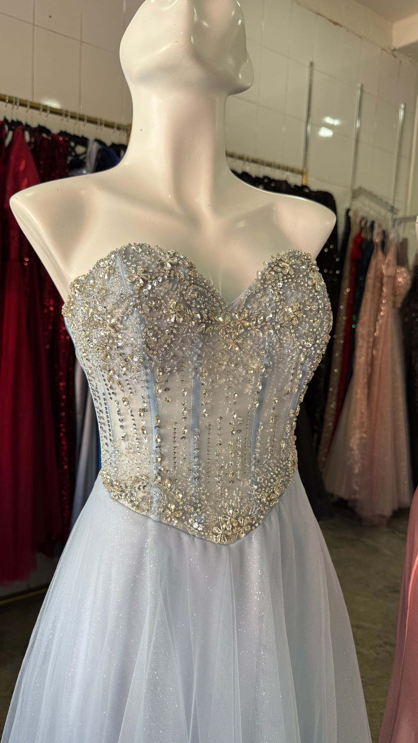 Vestido Largo Strapless Corte Princesa con pedrería