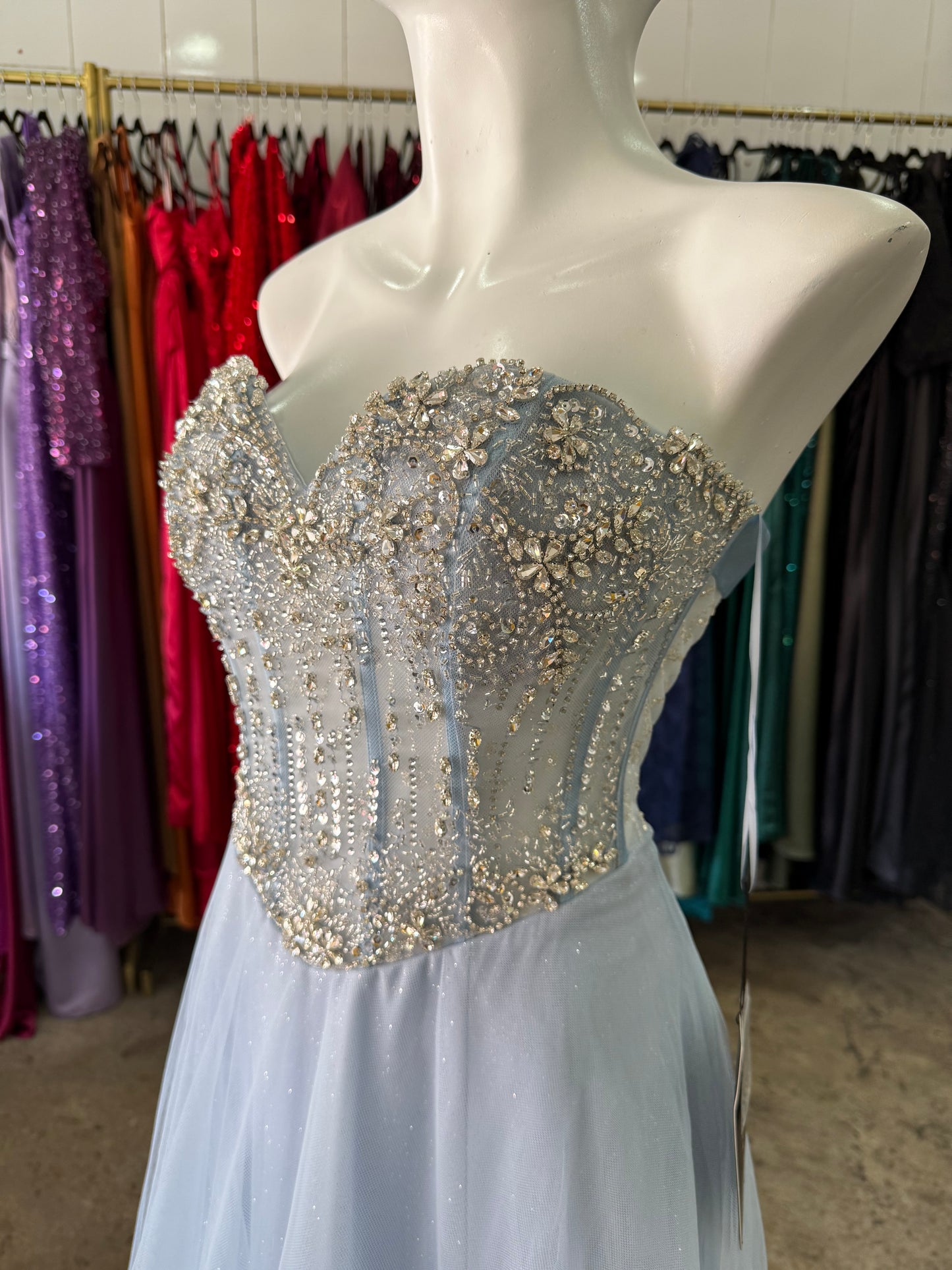 Vestido Largo Strapless Corte Princesa con pedrería